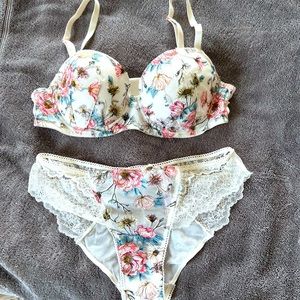 COPY - Victoria Secret bra and underwear floral 36C/M